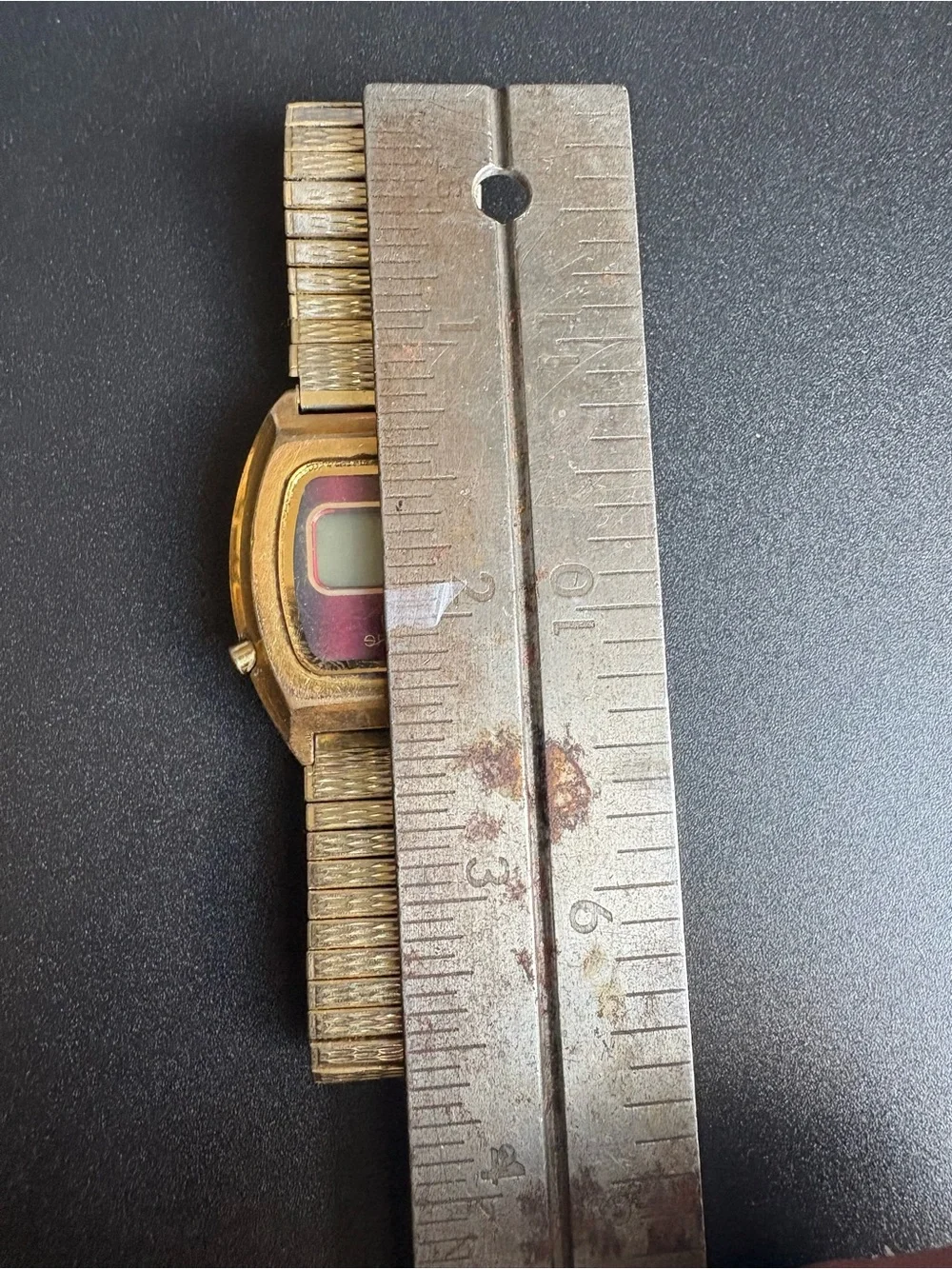 Spiedel Men’s vintage retro style gold/red wristwatch with expandable wristband